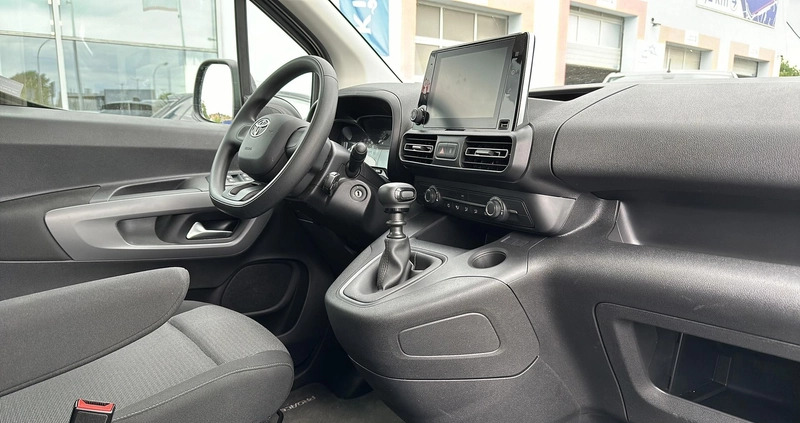 Toyota Proace City Verso cena 106000 przebieg: 13400, rok produkcji 2022 z Nowogród małe 137